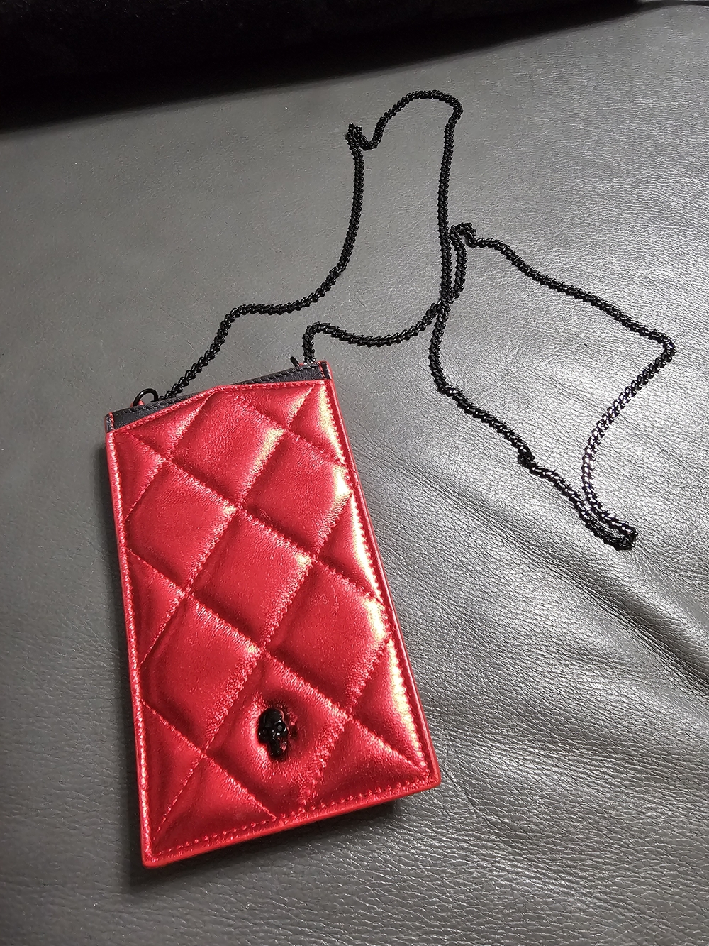Red Metallic Quilted Crossbody Skull Phone Pouch On Chain - Picture 6 of 13
